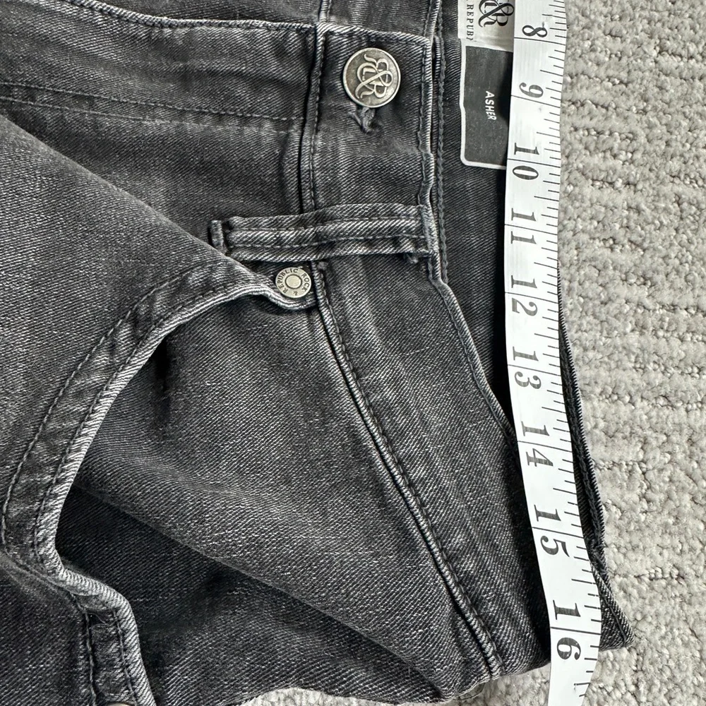 Rock & Republic Men's Black Relaxed Denim Shorts - Picture 7 of 12